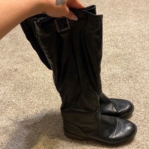 Brown boots with fur inside